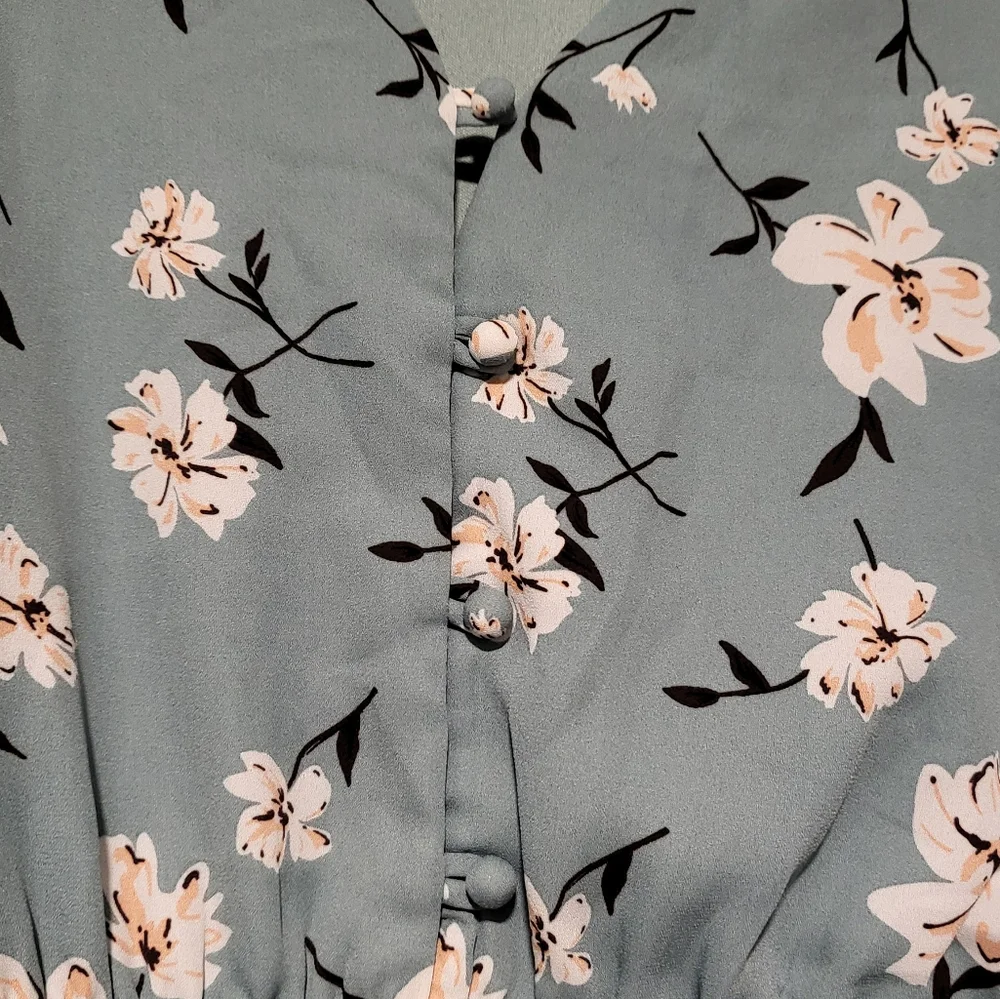 Green & White Floral Dress - Picture 4 of 5